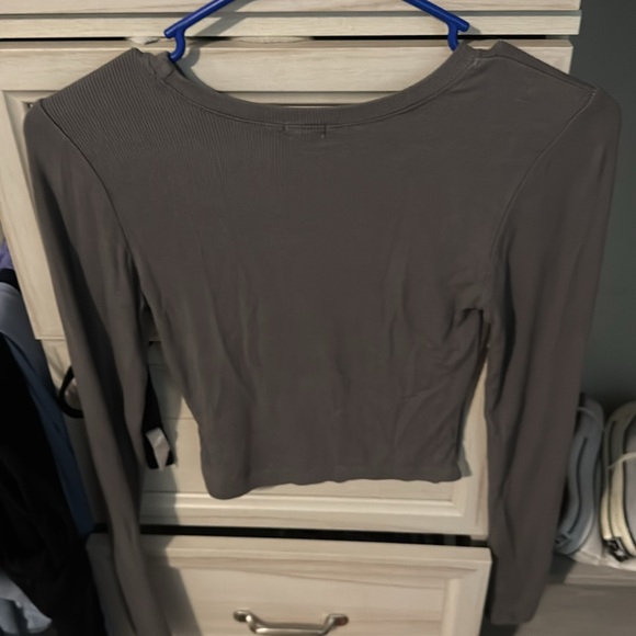 Dark gray cropped long sleeve graphic tee from garage size xs - Picture 3 of 3